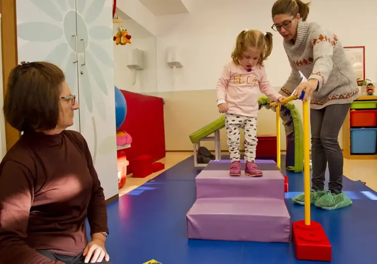 «La Atención Temprana agoniza»: padres indignados con el Gobierno valenciano recogen casi 70.000 firmas